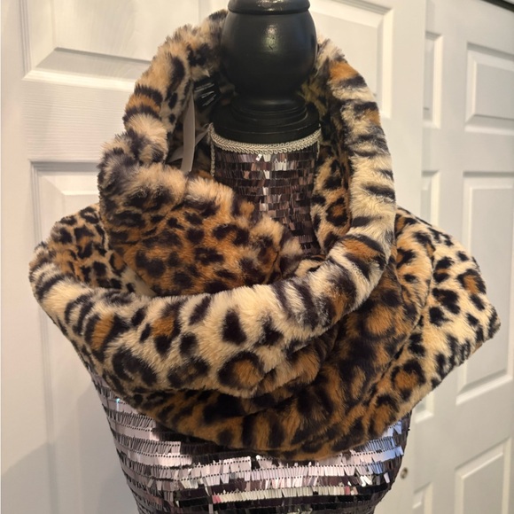 Madison88 Leopard Print Faux Fur Infinity Scarf - Picture 1 of 3